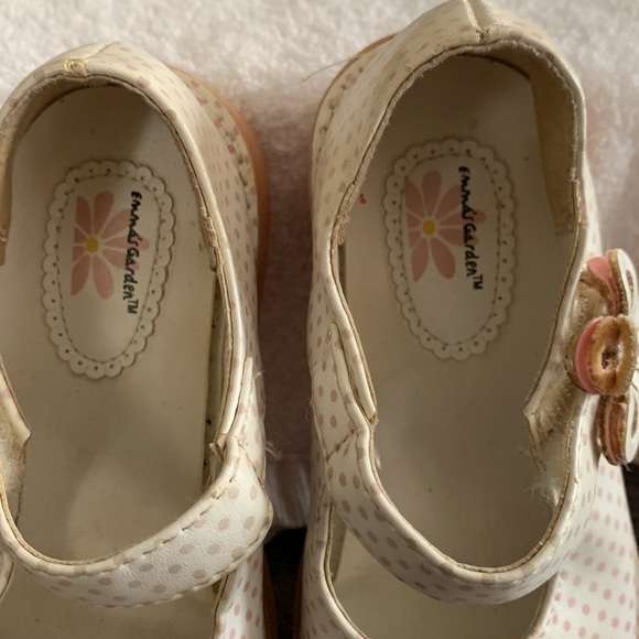 Emma’s Garden white and pink shoes - Picture 4 of 4
